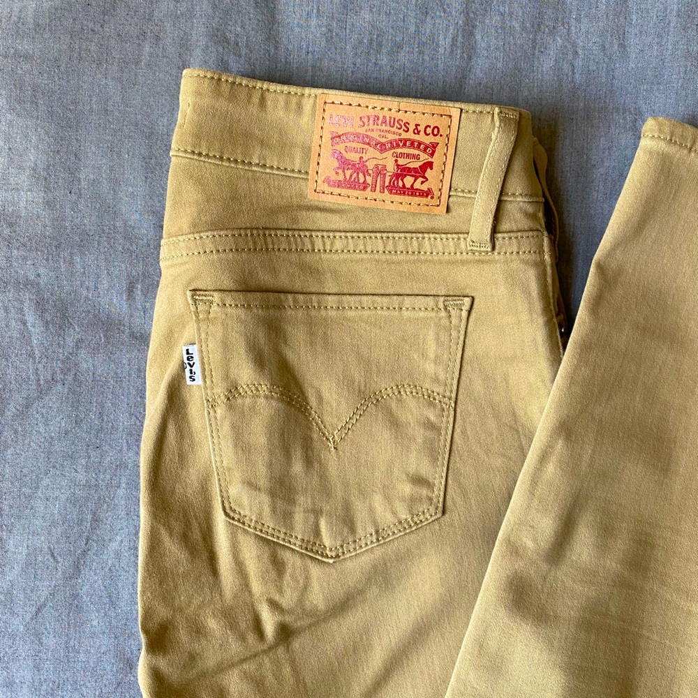 711 Levi’s Tan Skinny Jeans